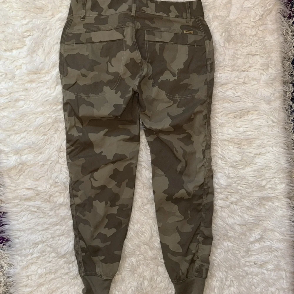Prana Green Camo Sky Canyon Joggers, Size 0 - Picture 9 of 16